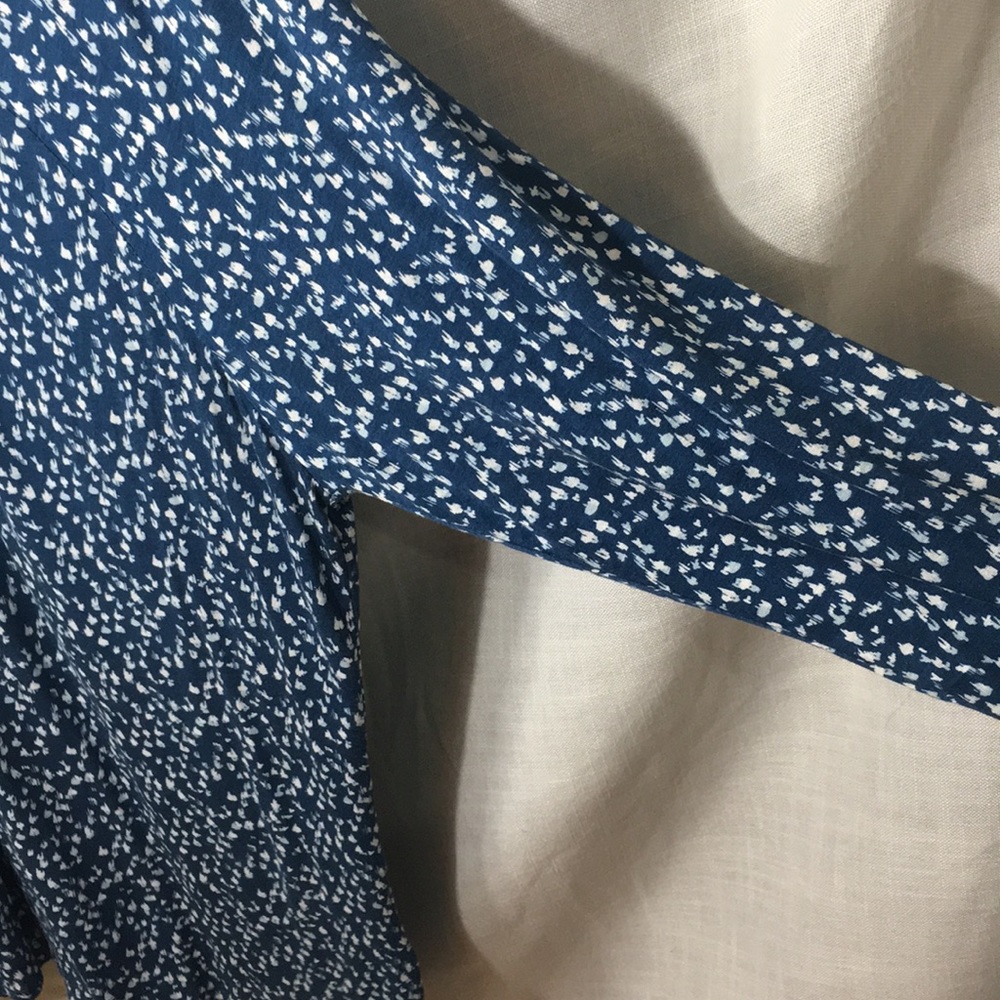 Jaclyn Smith Scoopneck Blue White Blouse - Picture 4 of 5